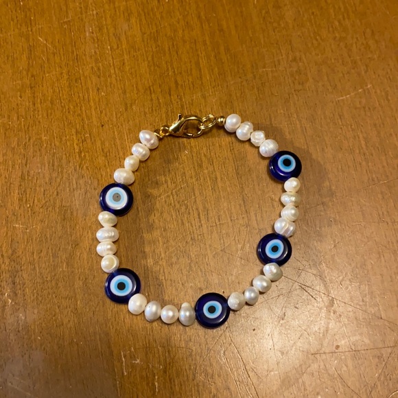 Jewelry - Evil eye pearl bracelet!!!